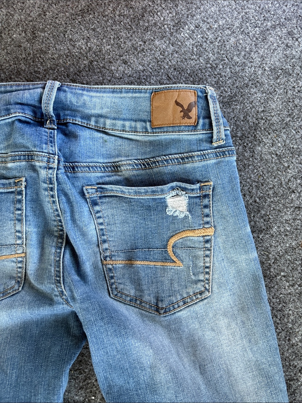 American Eagle Outfitters Light Blue Distressed Jeans - Artist Crop - Size 4 - Picture 7 of 7